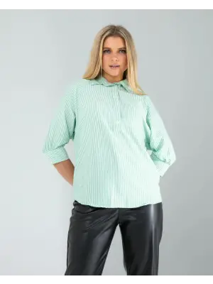 Omarı Yeşil Çizgili Beyaz Gömlek