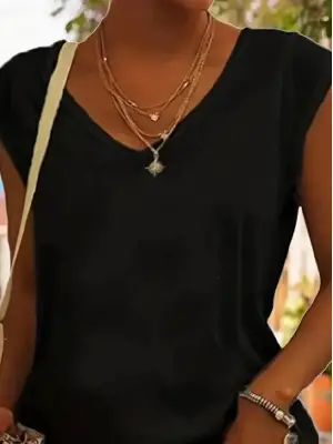 Omarı Hafif ve Şık V Yakalı Kadın Viskon Bluz