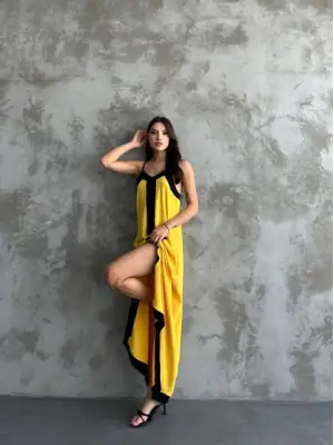 Omarı Şık Siyah Askılı Maxi Elbise