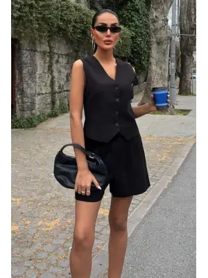 Omarı Flamlı Keten Takımı Şık ve Rahat Tasarımıyla