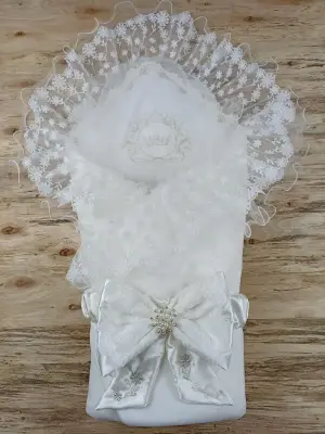 Eşsiz İpek Venüs Taç Nakışlı Delüks Kundak Bebek Battaniyesi