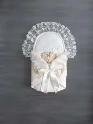 Eşsiz Kuğu Nakışlı Avangard Kundak Battaniye