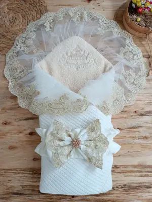 Özgün Güpürlü Nakışlı Unisex Bebek Battaniyesi