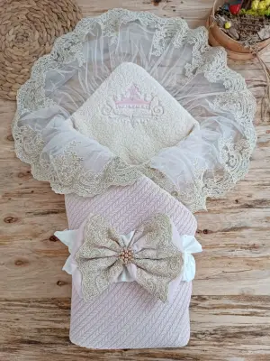 Zarif Kuzulu Taç Nakış Fiyonklu Unisex Kundak Bebek Battaniye - Pembe