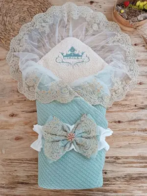 Zarif Nakışlı Kuzulu Unisex Kundak Bebek Battaniyesi