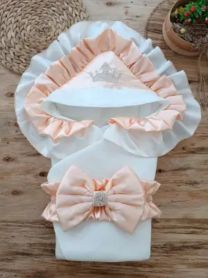 Şık Kelebek Taç Nakışlı Bebek Battaniyesi