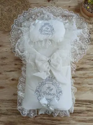 Özgün Nil Taç Nakışlı Trilüks Bebek Battaniye Seti