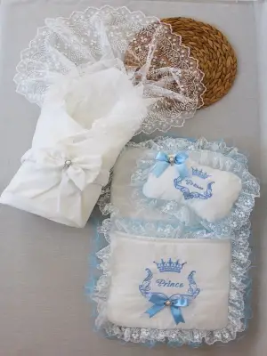 Şık Taç Nakışlı Kundaklı 3lü Alt Açma Seti Mavi