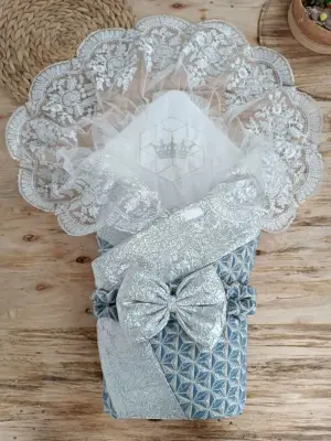 İddialı Piramit Desenli Güpür İşlemeli Bebek Battaniyesi