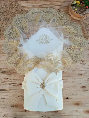 İddialı Altın Güpür İşlemeli Bebek Battaniyesi