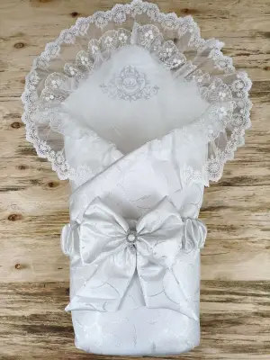 Göz Alıcı Pırıltı Taç Nakışlı İnci Kundak Battaniye