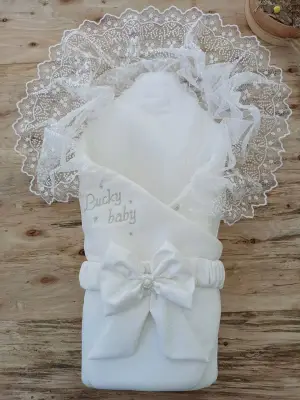 Şık Nakışlı Kundak Bebek Battaniyesi