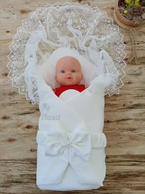 Eşsiz Nakışlı Kundak Bebek Battaniyesi