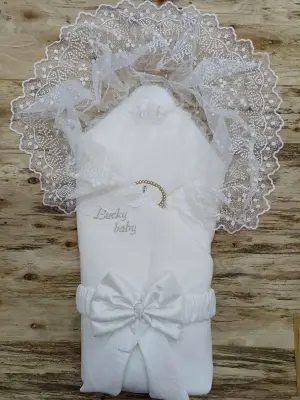 Şık Nakışlı Yenidoğan Kundak Battaniyesi