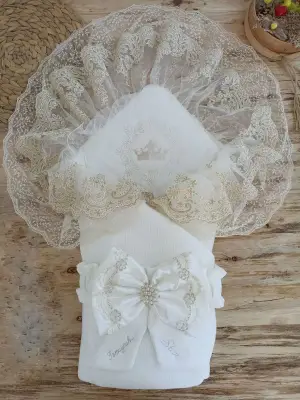 Şık Nakışlı Fiyonklu Bebek Battaniyesi