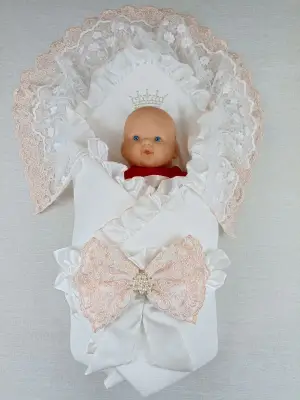 Şık Nakışlı Bebek Battaniyesi