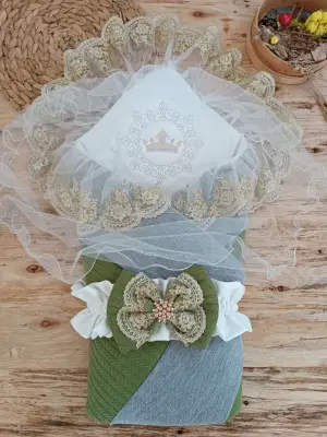 Özgün Taç Nakışlı Bebek Battaniyesi