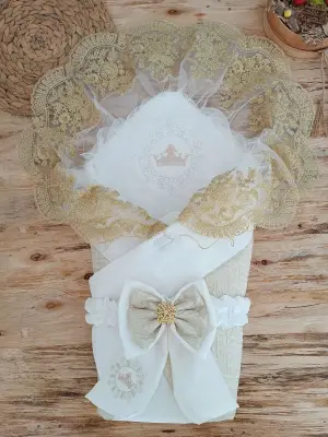 Şık Titi Taç Nakışlı Bebek Battaniyesi