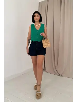 Omarı Sıfır Kol Yeşil Brode Bluz - Şıklığıyla Öne Çıkan İnce Detaylar