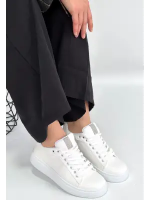 Yier Beyaz Cilt Bağcıklı Spor Ayakkabı