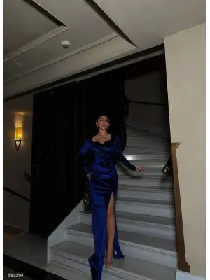 Omarı Kalp Yaka Kadife Maxi Elbise