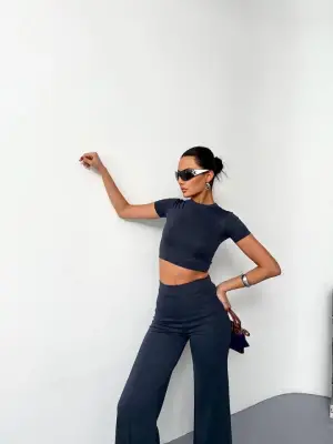 Omarı Yumuşak Dokulu Kısa Kollu Crop Alt ve Ispanyol Paça Pantolon Seti - Füme