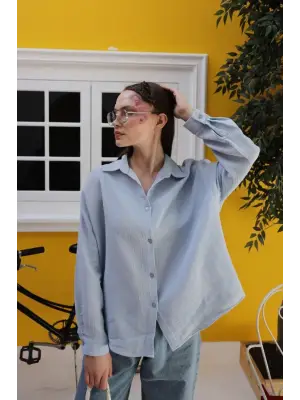 Omarı Yumuşak ve Şık Müslin Uzun Kol Bebek Gömleği - Bebe Mavisi