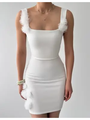 Omarı Şık Dantel Detaylı Mini Elbise