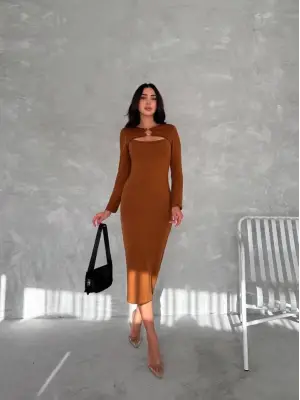 Omarı Zarif Halka ve Pencere Detaylı Kadın Midi Boy Elbise