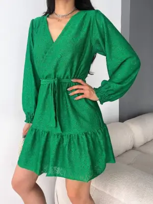 Omarı Şık Kruvaze Yaka Güpürlü Mini Elbise