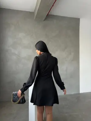 Omarı Şık Kadın Balıkçı Yaka Diz Üstü Elbise