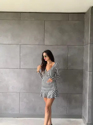 Omarı Şıklığıyla Göz Kamaştıran Kadın Elbisesi