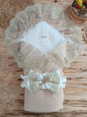 Zarif Nakışlı İncili Güpür Bebek Battaniyesi