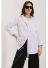 20217 Cep Detaylı Çizgili Oversize Gömlek - Beyaz