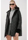 5197 Kapüşonlu Kapitone Mont - Siyah