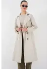 5853 Kruvaze Yaka Arkası Baskılı Trençkot - A.Bej