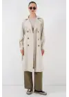 5853 Kruvaze Yaka Arkası Baskılı Trençkot - A.Bej