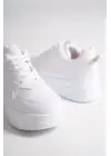 Rahat Bağcıklı Beyaz Spor Ayakkabı