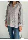 Arkası Asimetrik Yırtmaç Kesim Detaylı Cizgili Bluz Gömlek - Gri