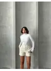 Beli lastikli çıtçıtlı deri şort krem w241007