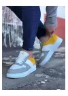 Omarı Şıklık ve Konforu Bir Arada Sunan Beyaz Sarı Erkek Casual Ayakkabı