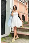 Omarı Zarif Beyaz Askılı Mini Elbise