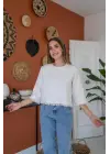 Beyaz Püskül Detaylı Bluz