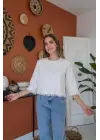 Omarı Şık Püsküllü Beyaz Bluz