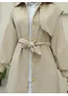 Omarı Elegan Broş Detaylı Bej Trençkot
