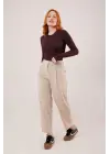 Omarı “Kadın Kapama Cep Detaylı Krem Pantolon”