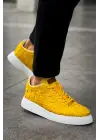 Omarı Şık ve Rahat Sarı Erkek Ayakkabı Modası