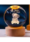 Dekoratif Ayıcık Tasarımlı Ahşap Altlıklı Işıklı Cam Küre Büyük Boy Cam:8cm Ahşap:2cm