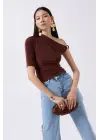 Omarı Derin Kesim Detaylı Bluz