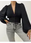Omarı Siyah Crop Bluz - Arkası Lastikli, Düğmeli Sandy Kesim